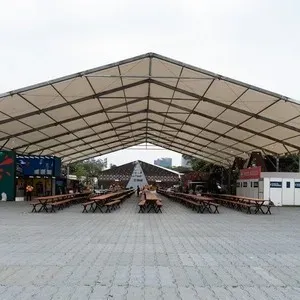 Manutenção de tenda de lona